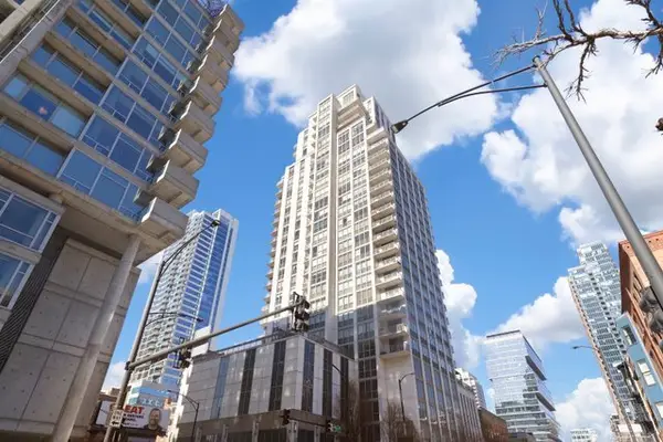 200 W Grand Avenue #806, Chicago, IL 60654