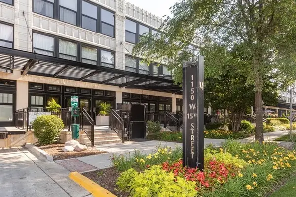 1150 W 15th Street #302, Chicago, IL 60608