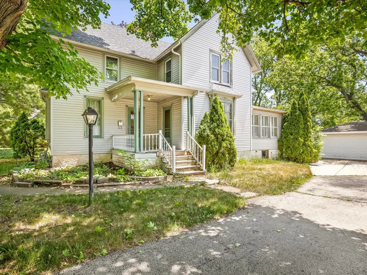 927 E Lincoln Avenue, Belvidere, IL 61008 - #1