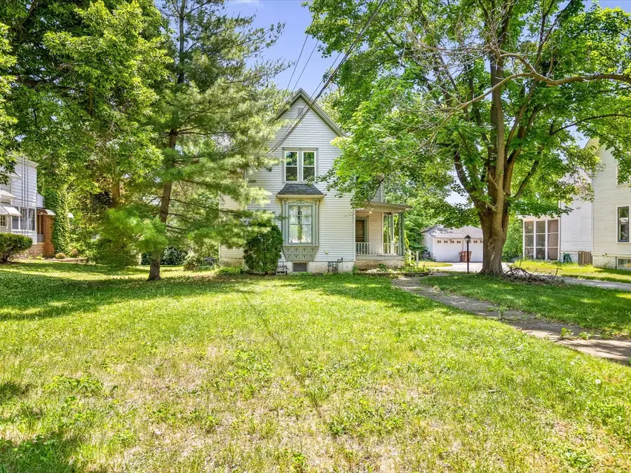 927 E Lincoln Avenue, Belvidere, IL 61008 - #2