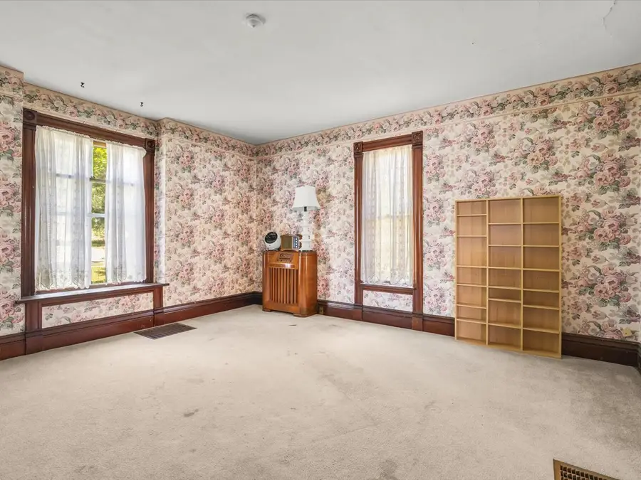 927 E Lincoln Avenue, Belvidere, IL 61008 - #3