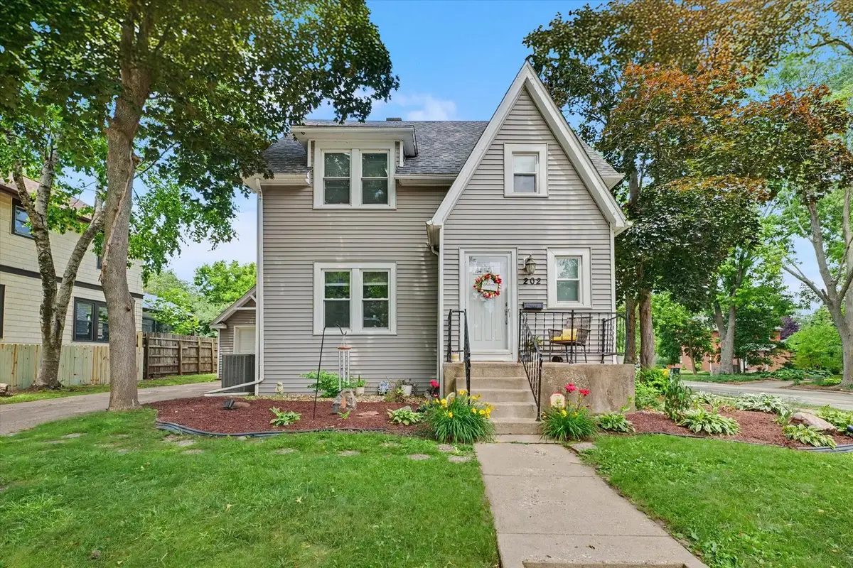 202 W Florida Avenue, Urbana, IL 61801 - #1