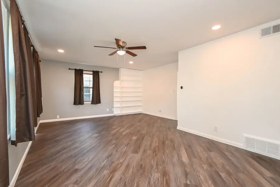 127 S Hawthorne Boulevard, Mundelein, IL 60060 - #3