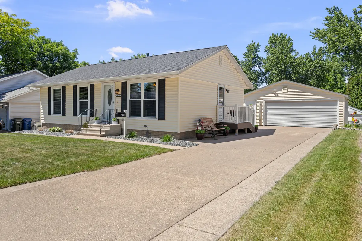 3524 W Columbia Avenue, Davenport, IA 52804 - #1