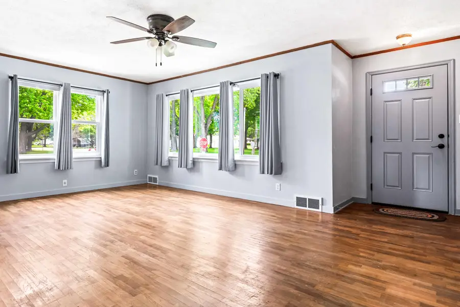 525 Grant Street, Chenoa, IL 61726 - #3