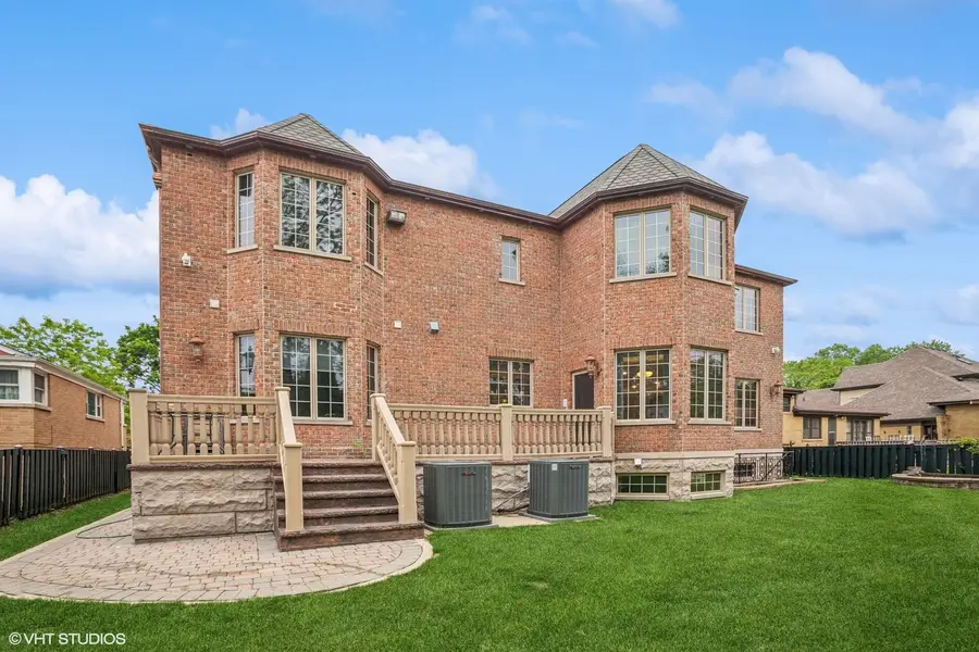 3832 W Chase Avenue, Lincolnwood, IL 60712 - #2