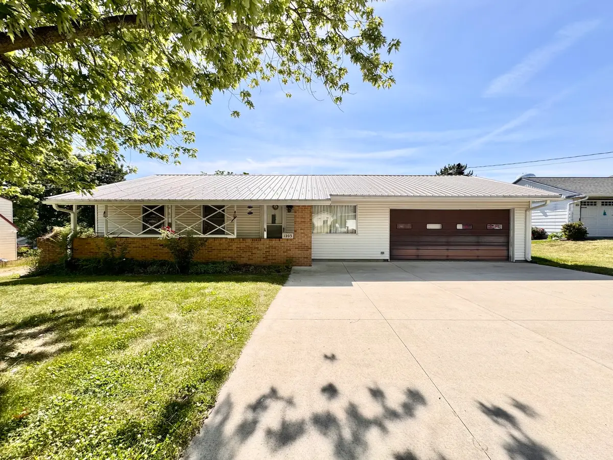 1203 4th Avenue, Dixon, IL 61021 - #1