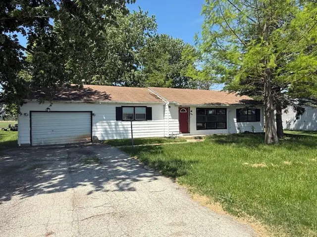 424 S 3000 W Road, Kankakee, IL 60901 - #1