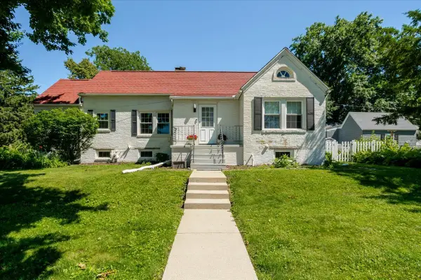 2 Dawes Place, Bloomington, IL 61701