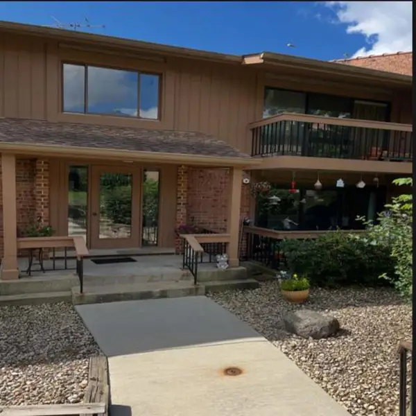 8090 Garfield Avenue #3-1, Burr Ridge, IL 60527