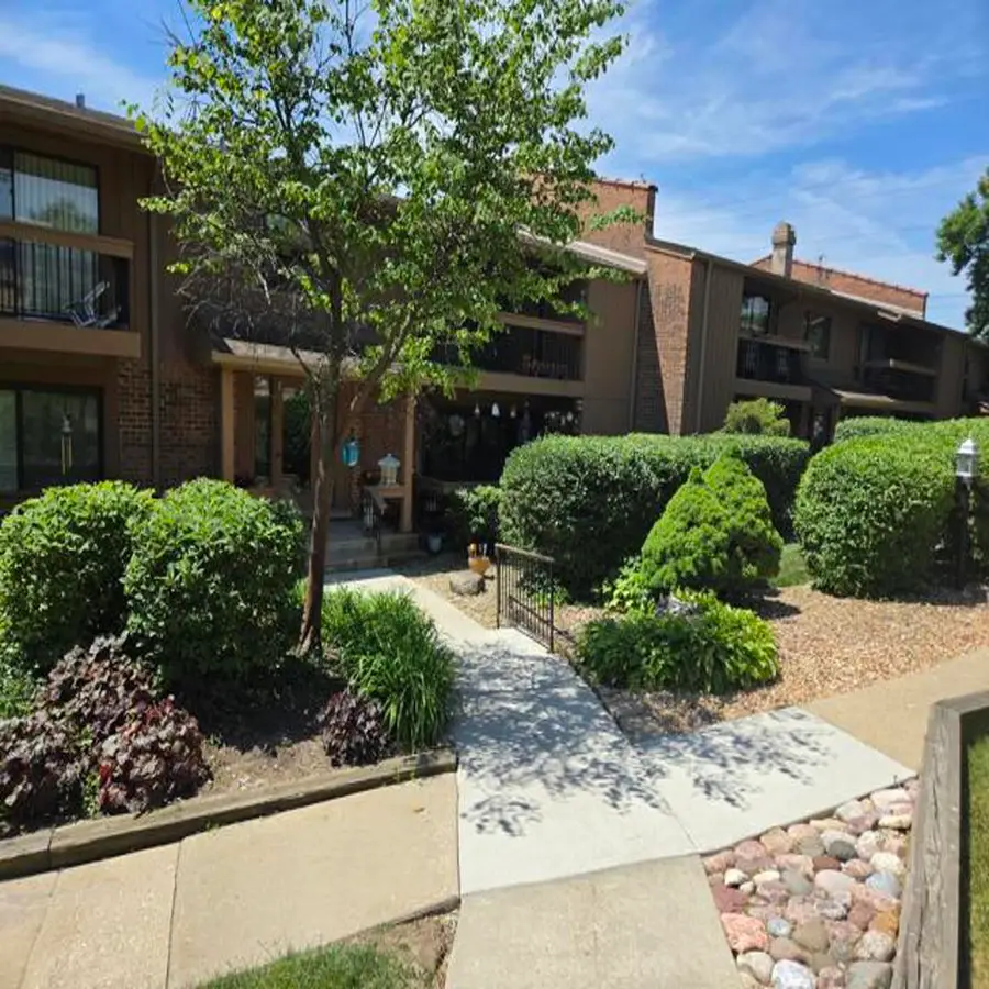8090 Garfield Avenue #3-1, Burr Ridge, IL 60527 - #3