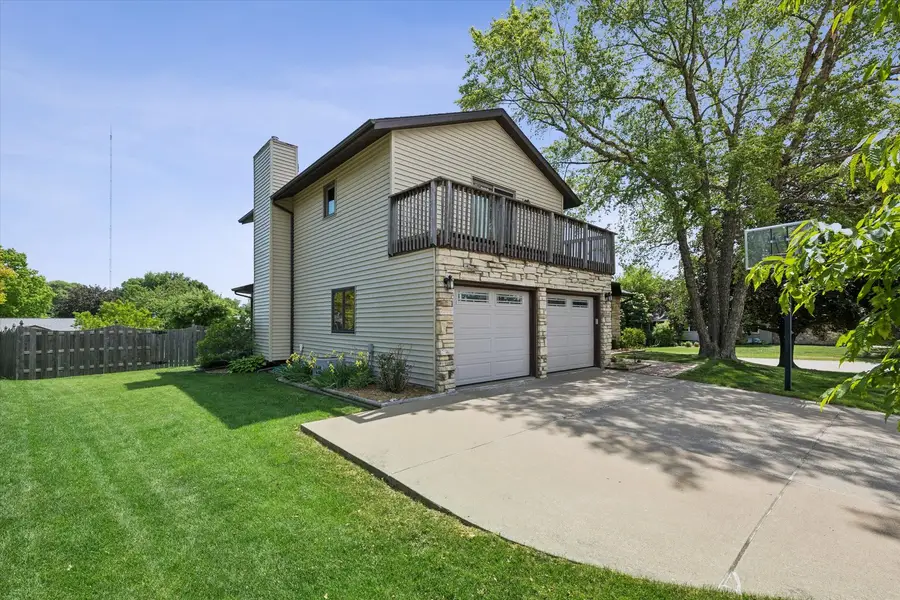 3160 Hartford Drive, Bettendorf, IA 52722 - #3
