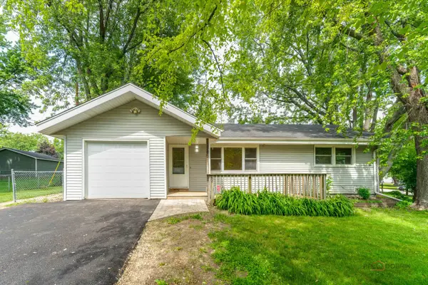 200 S Beck Road, Lindenhurst, IL 60046