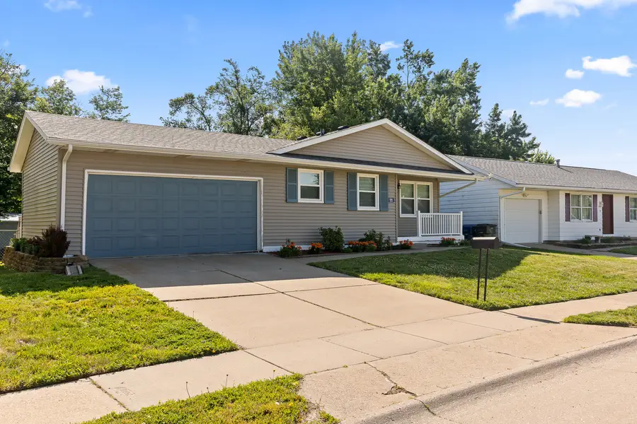 6345 N Hazelwood Avenue, Davenport, IA 52806 - #2