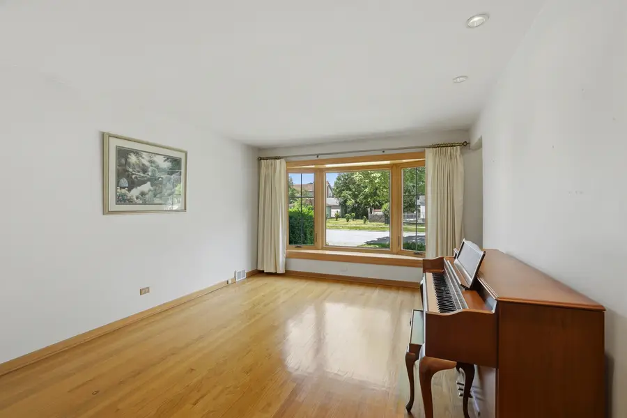 6837 Davis Street, Morton Grove, IL 60053 - #2