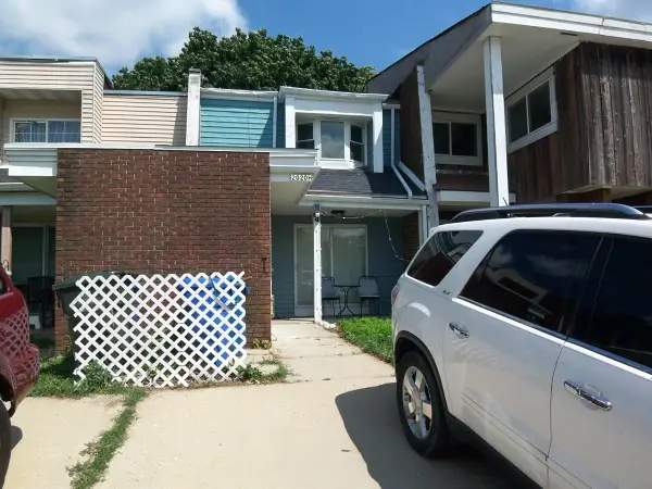 2020 Berkshire Circle #H, Carpentersville, IL 60110
