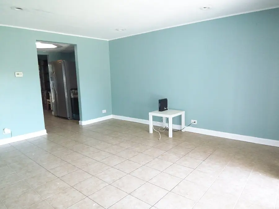 2020 Berkshire Circle #H, Carpentersville, IL 60110 - #3