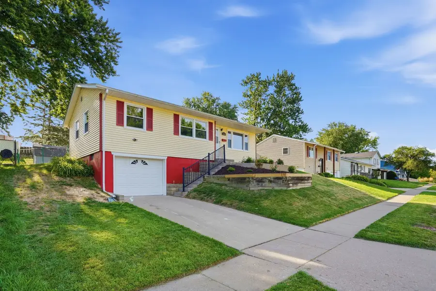 3489 Sunny Hill Drive, Bettendorf, IA 52722 - #2