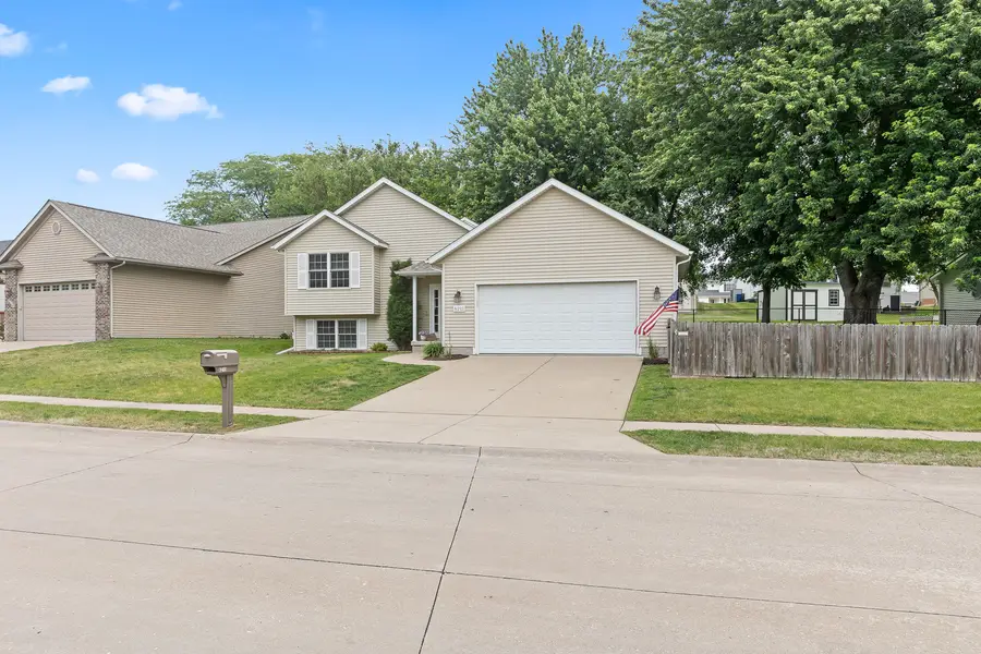 6211 N Clark Street, Davenport, IA 52806 - #3