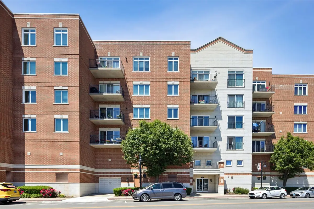 8822 Brookfield Avenue #405, Brookfield, IL 60513 - #1
