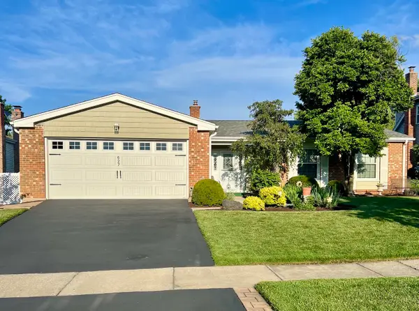 627 Oakwood Drive, Westmont, IL 60559