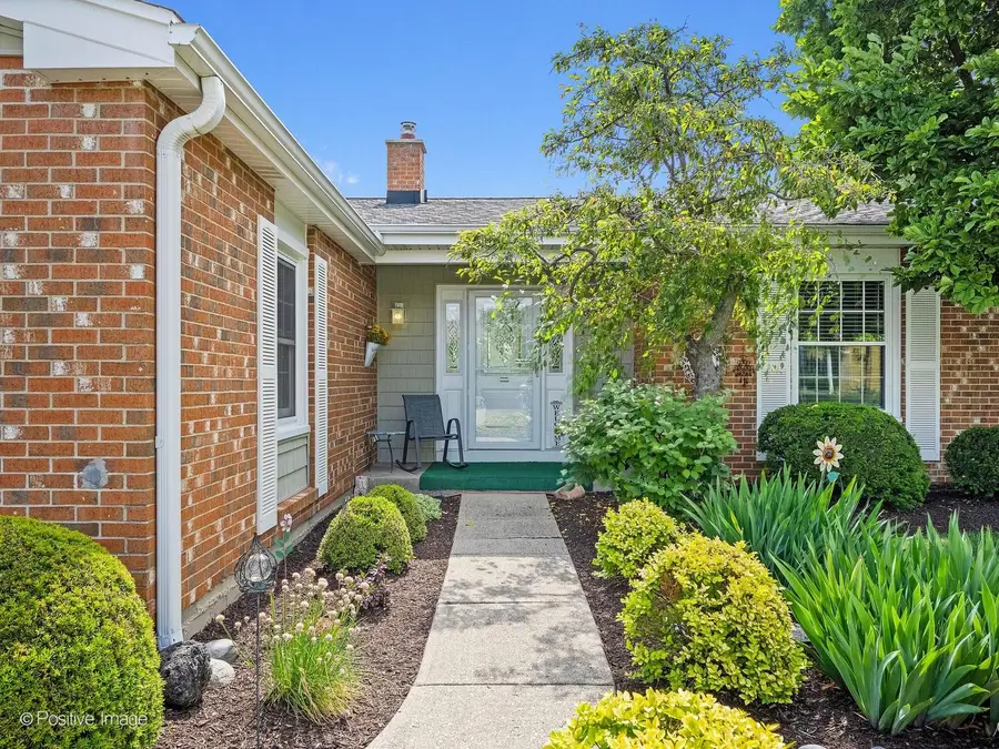 627 Oakwood Drive, Westmont, IL 60559 - #3