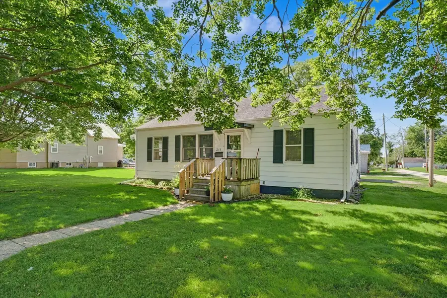 219 E 4th Street, Gibson City, IL 60936 - #2