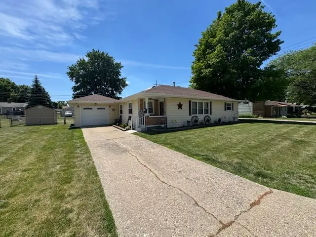 915 W 19th Street, Sterling, IL 61081 - #2