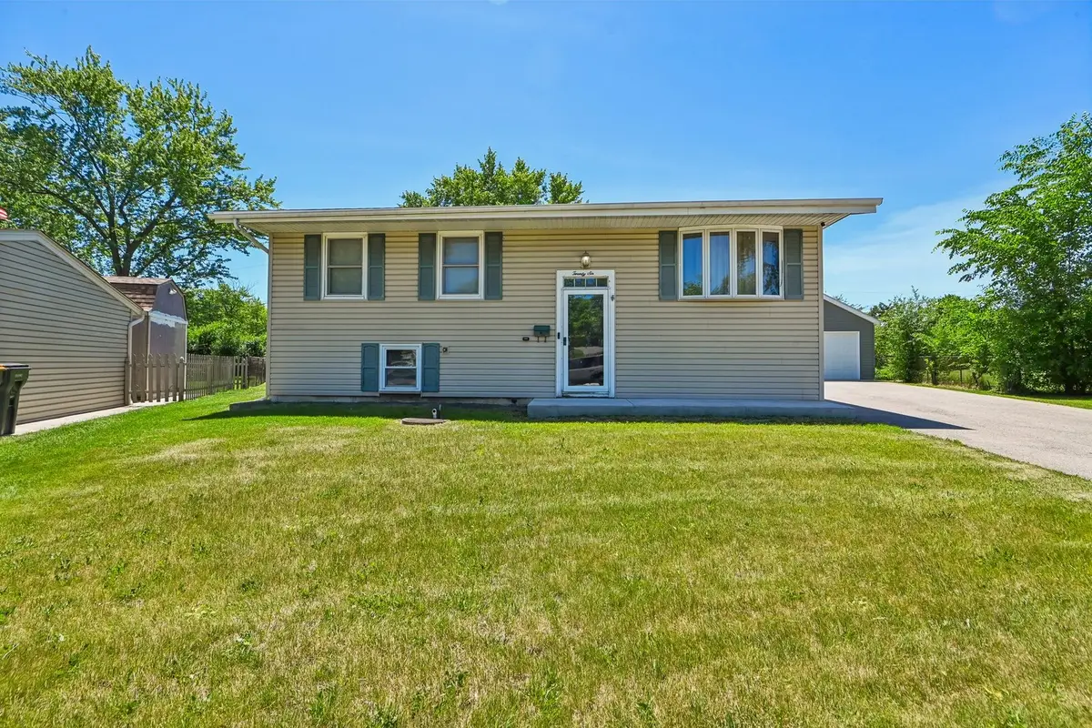 26 Hawthorne Lane, Streamwood, IL 60107 - #1