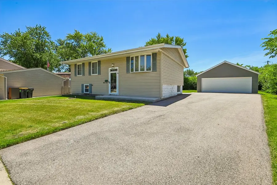 26 Hawthorne Lane, Streamwood, IL 60107 - #3