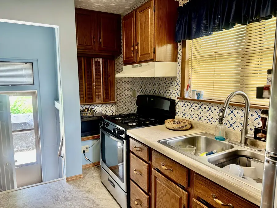 105 W 4th Street, Spring Valley, IL 61362 - #3