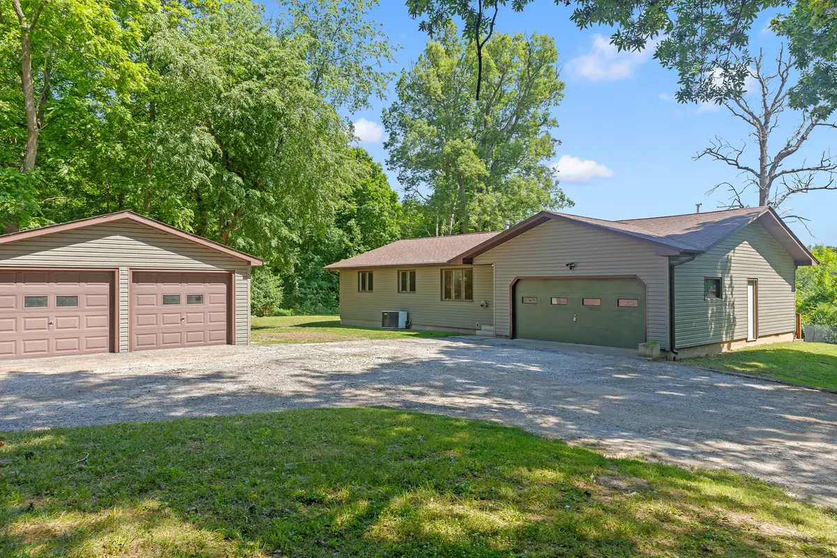 1122 Woodland Lane, Le Claire, IA 52753 - #1