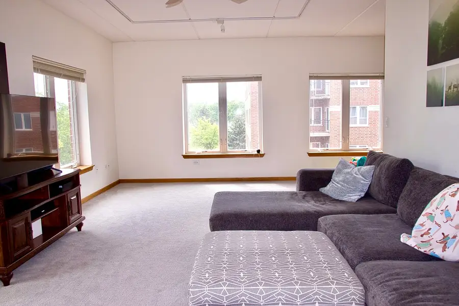 3401 N Carriageway Drive #401, Arlington Heights, IL 60004 - #2