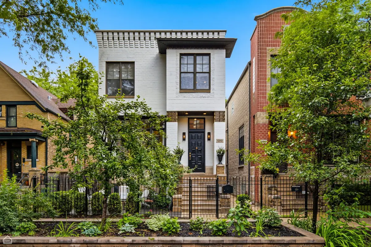 1310 W Roscoe Street, Chicago, IL 60657 - #1