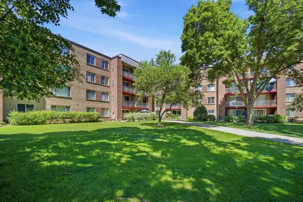 945 E Kenilworth Avenue #314, Palatine, IL 60074