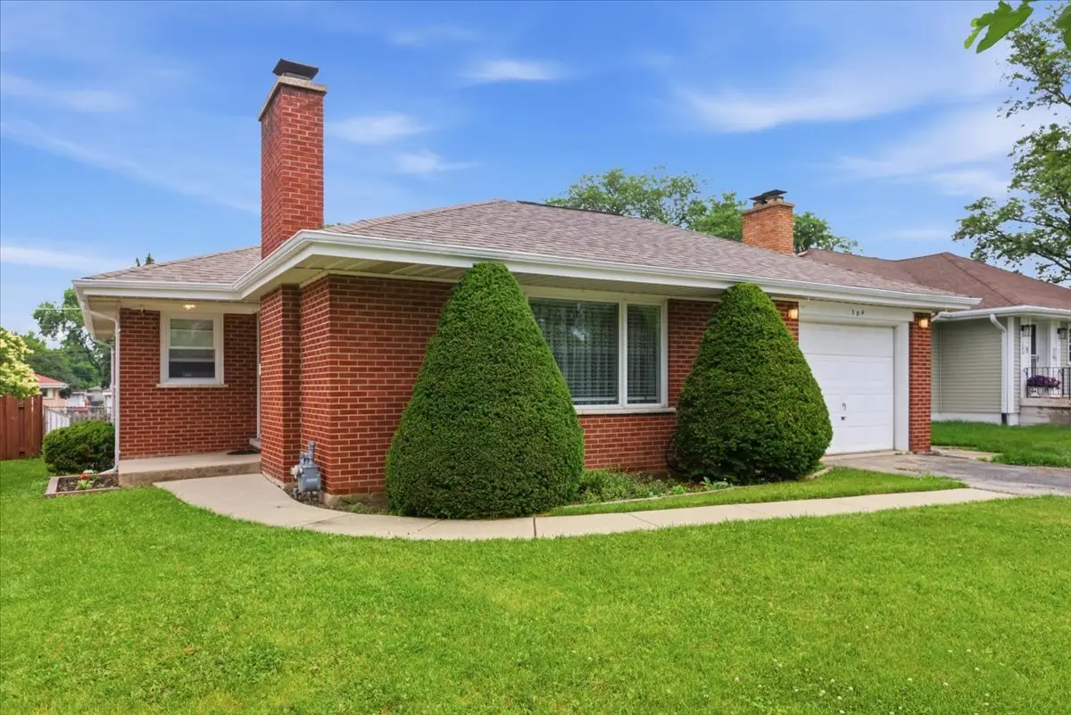 104 W Granville Avenue, Roselle, IL 60172 - #1