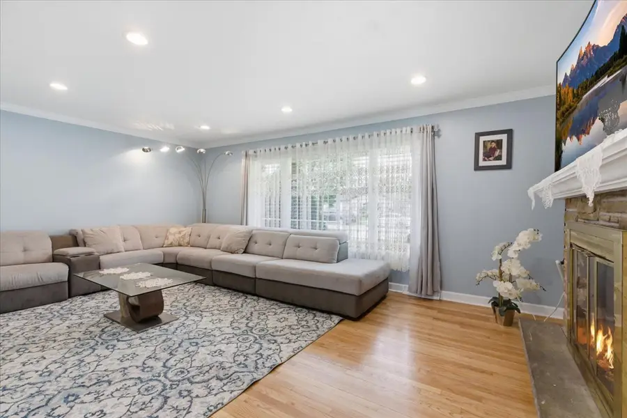 104 W Granville Avenue, Roselle, IL 60172 - #3