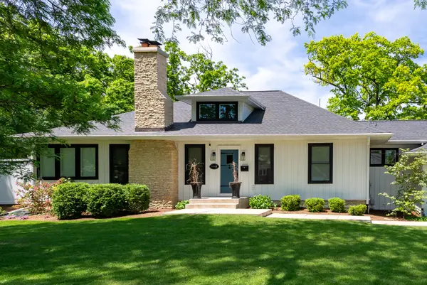 1045 N 5th Avenue, St. Charles, IL 60174