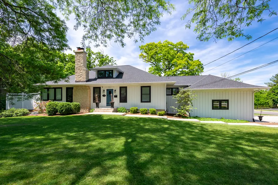 1045 N 5th Avenue, Saint Charles, IL 60174 - #2