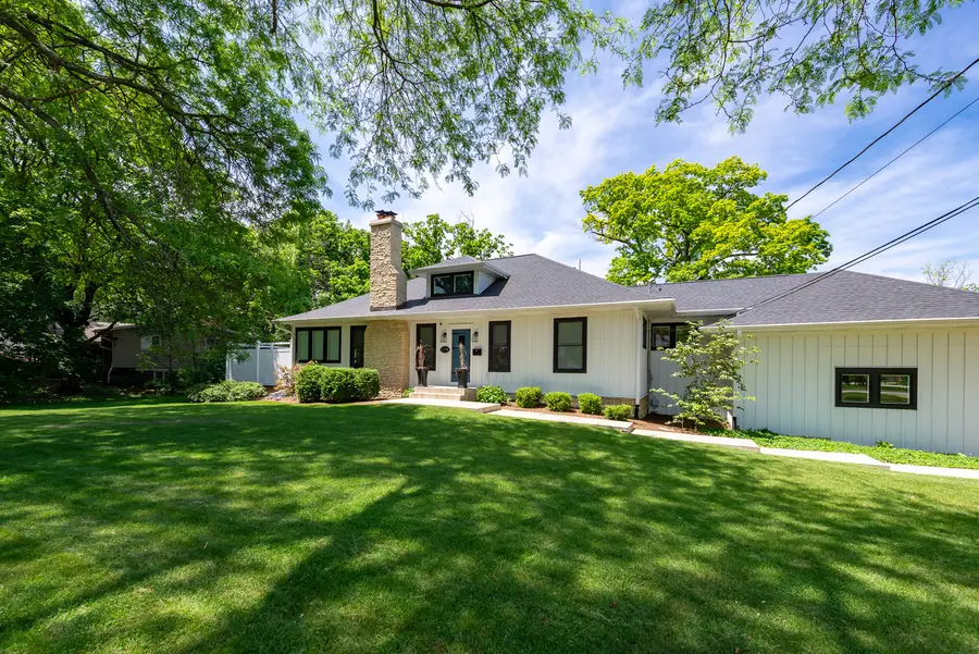 1045 N 5th Avenue, Saint Charles, IL 60174 - #3