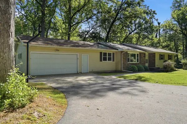 7261 S Ridge Road, Dixon, IL 61021
