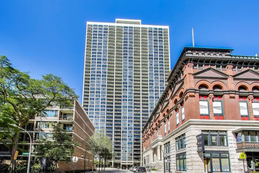 1560 N Sandburg Terrace #315J, Chicago, IL 60610 - #2