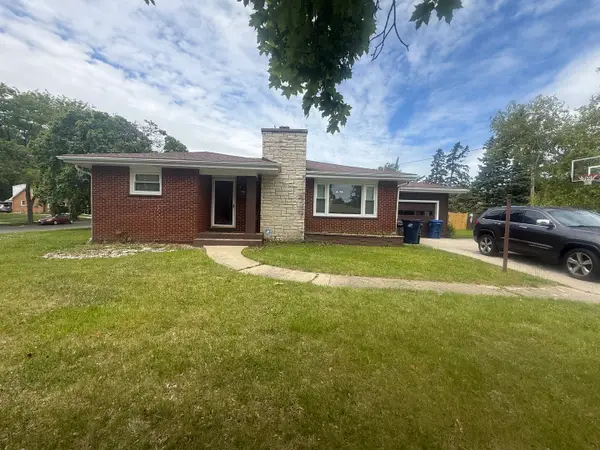 820 Cedar Avenue, Waukegan, IL 60085