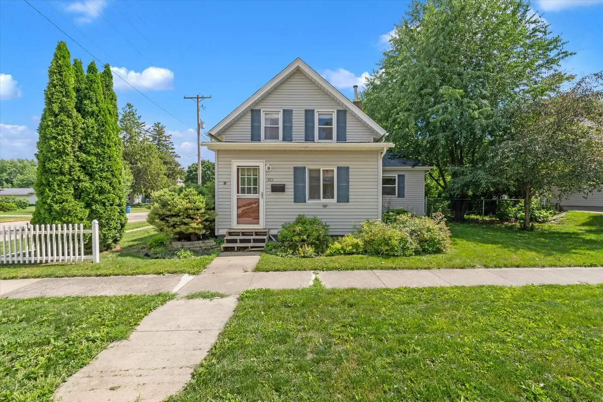 303 8th Street, De Witt, IA 52742 - #1