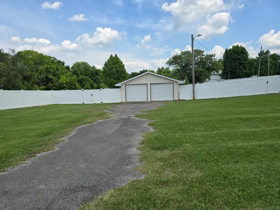 318 Lift Street, Shawneetown, IL 62984 - #3