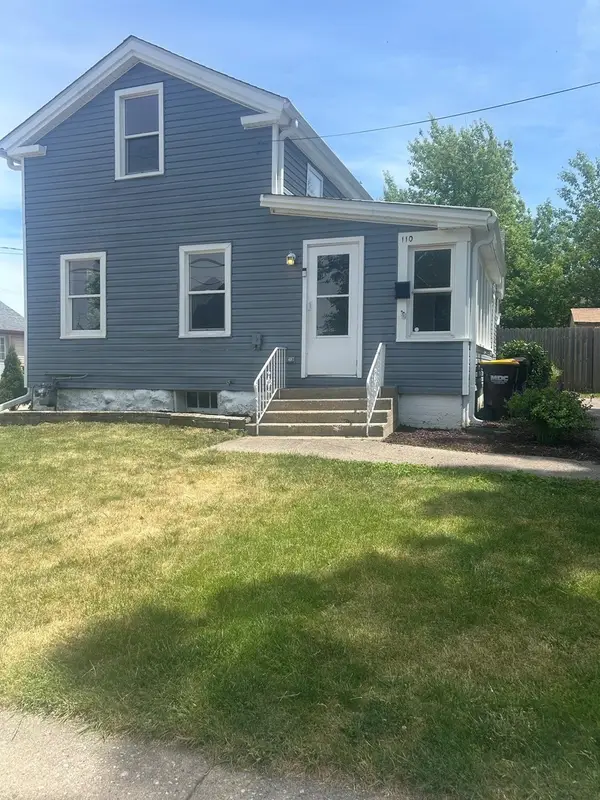 110 N Seminary Avenue, Woodstock, IL 60098