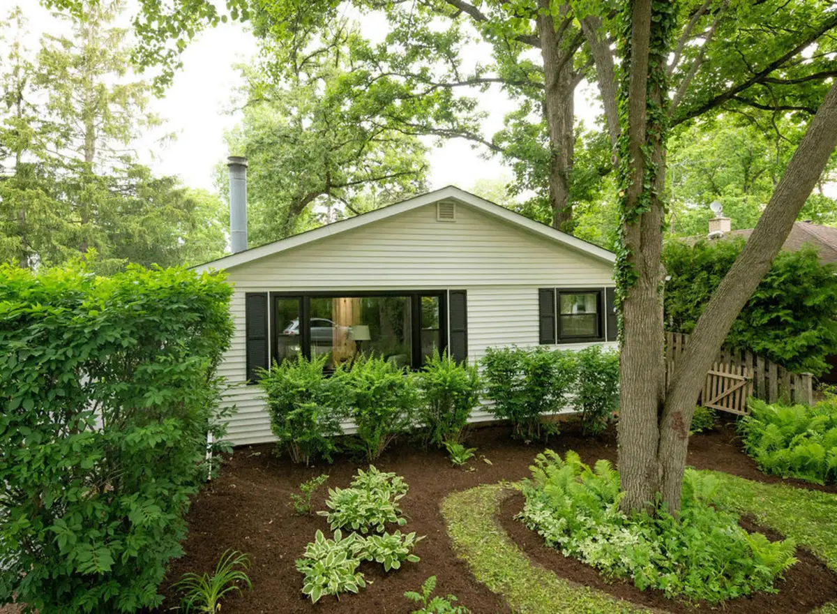 26 E Woodland Road, Lake Bluff, IL 60044 - #1