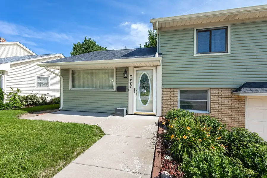3224 W Locust Street, Davenport, IA 52804 - #2