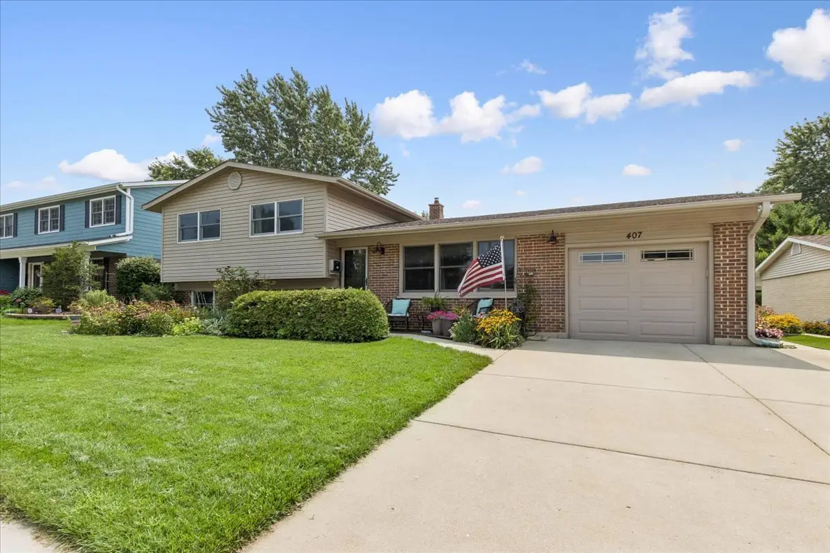 407 W Tanglewood Drive, Arlington Heights, IL 60004 - #1