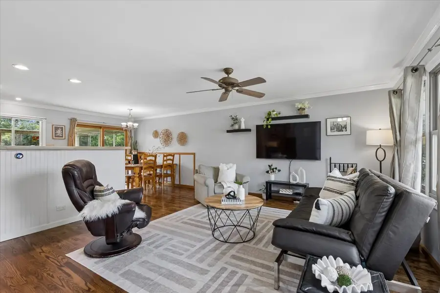 407 W Tanglewood Drive, Arlington Heights, IL 60004 - #3